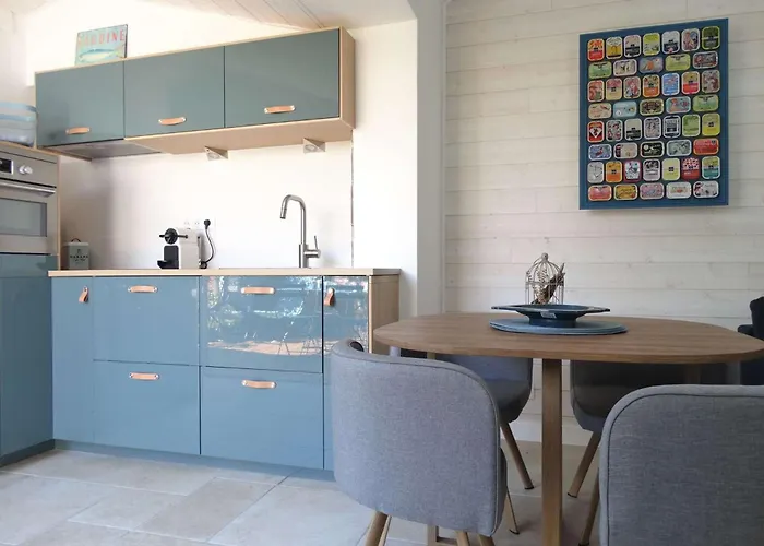 Josephine Saint Gilles Croix De Vie Les Bussolleries